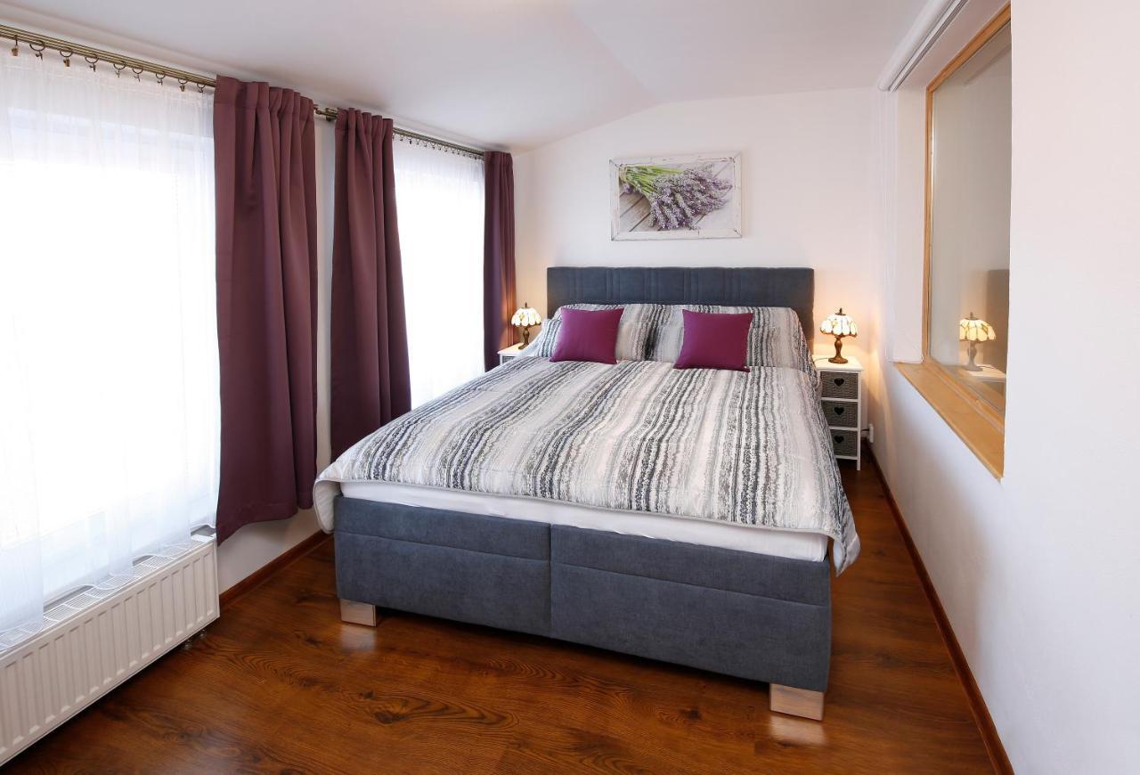 كارلوفي فاري B&B Violet المظهر الخارجي الصورة